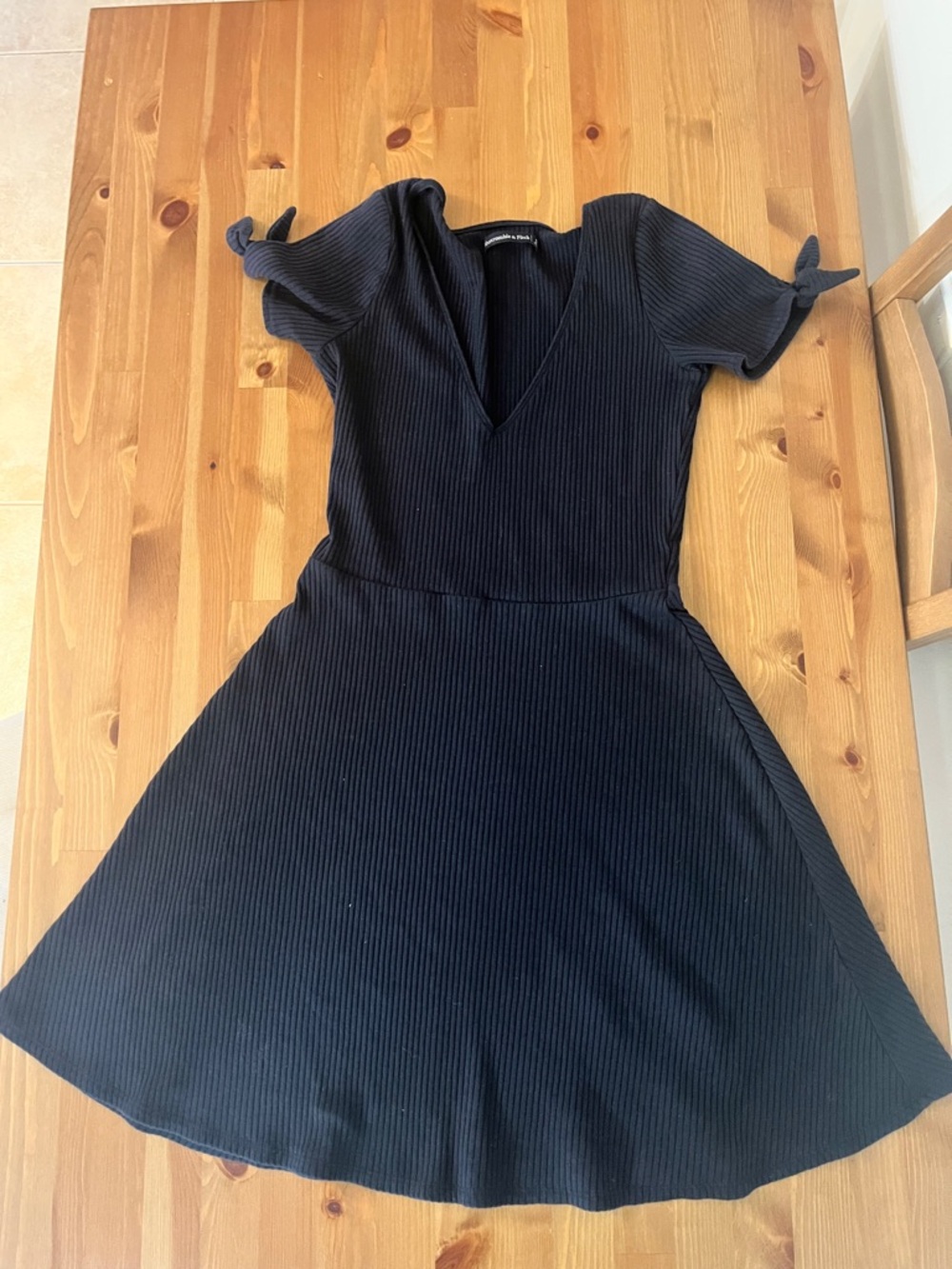 Abercrombie & Fitch small navy Ribbed V-Neck Fit-and-Flare Mini Dress